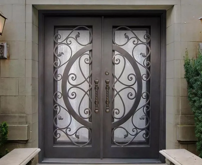 Puerta de hierro forjado